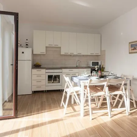 Apartment Lipotica Diklo *